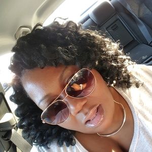 Meet your Posher, Stacie